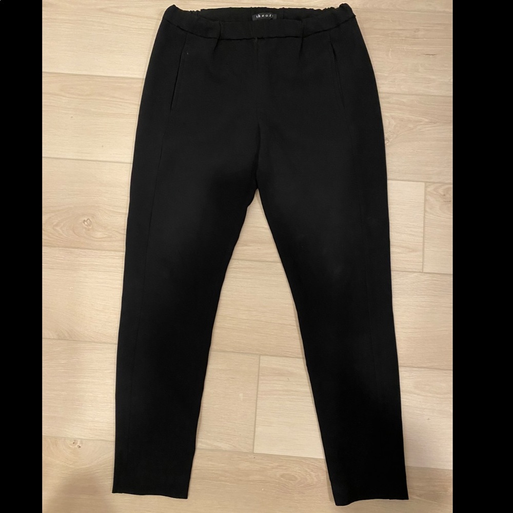 THEORY Dress Pants with a stretch waist and pockets! Amazing condition